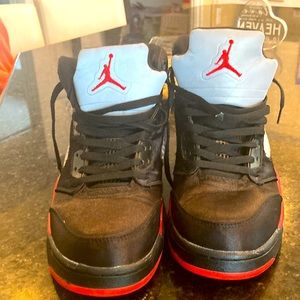 Air Jordan 5 retro (GS) 5.5 y size 11 . Good condition gently used